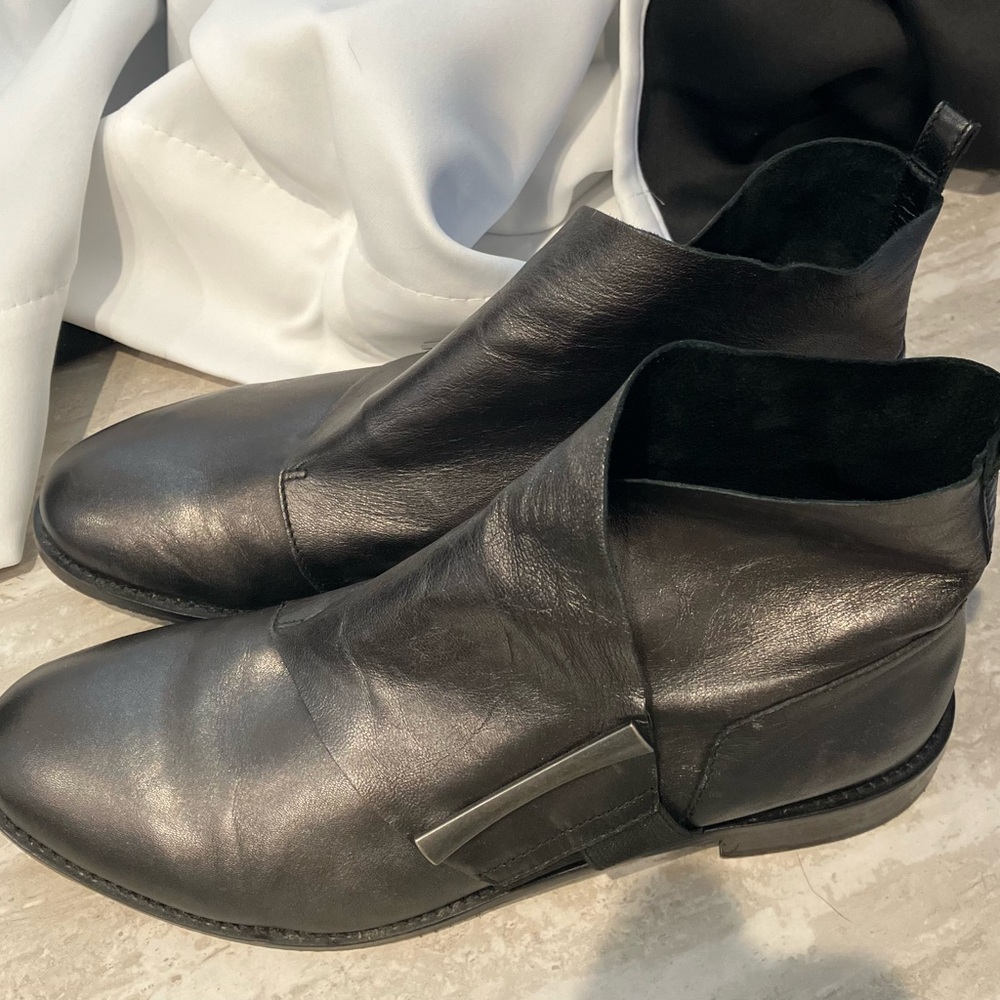 Johnston & Murphy Lola 8M ankle boots gunmetal pewter metallic leather